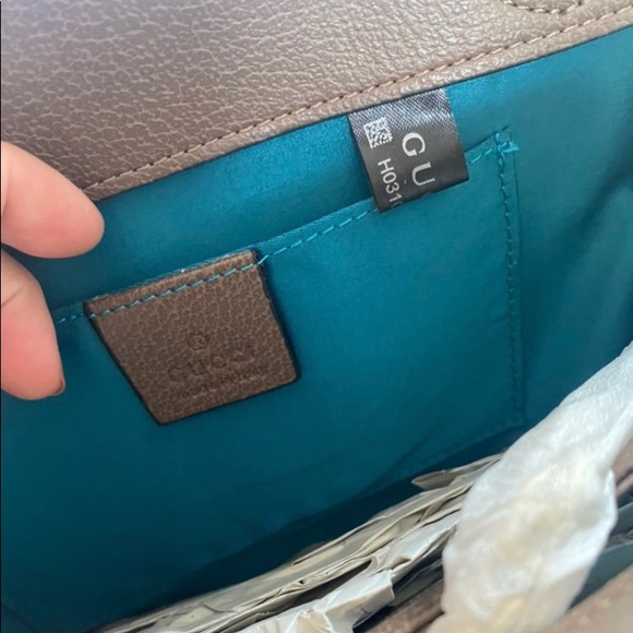 Beige Leather Crossbody Handbag - Picture 4 of 11